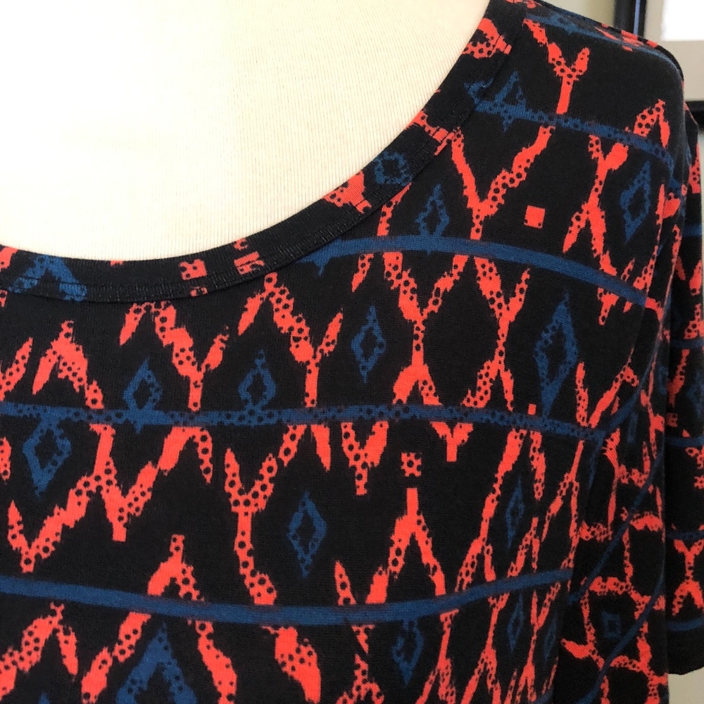 NWT LuLaroe Large Black background Carly - Picture 2 of 3